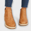 Samira – Botins de cunha com acabamento luminoso