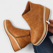 Samira – Botins de cunha com acabamento luminoso
