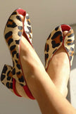 Sandálias com padrão leopardo feminino