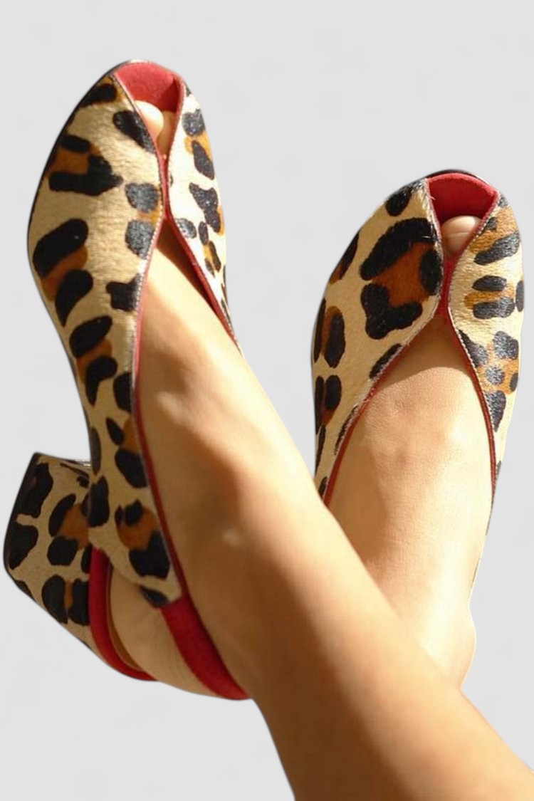 Sandálias com padrão leopardo feminino