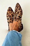 Gia - Mocassim de Leopardo com Bico Afilado e Bridão