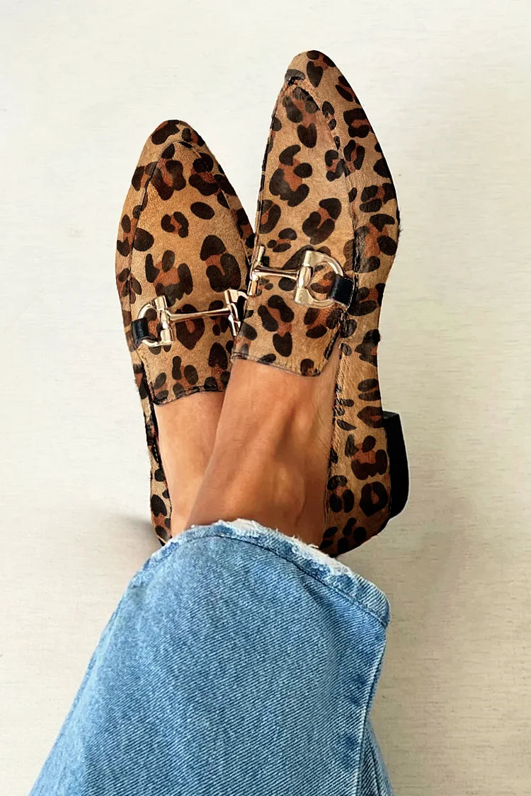 Gia - Mocassim de Leopardo com Bico Afilado e Bridão