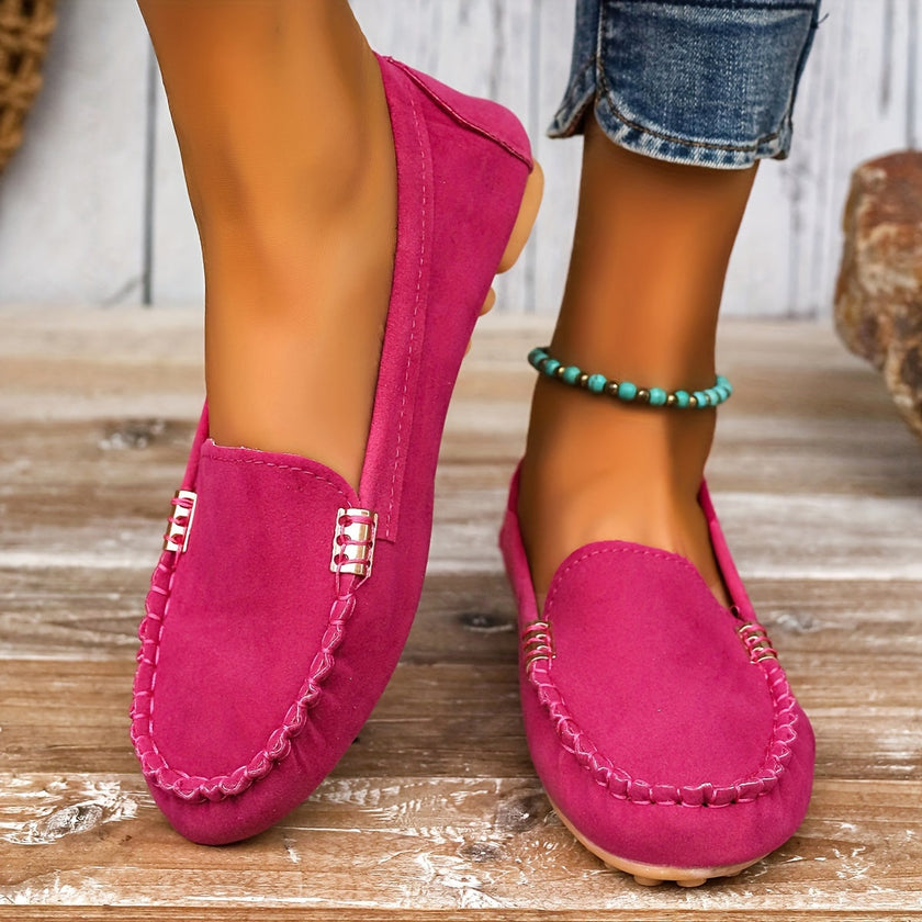 Linda - Mocassim de Condução com Costura Aparente e Detalhe Metálico