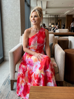 Vestido midi Taya de um ombro com corpo plissado