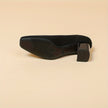 Mirela – Sapatos de salto bloco com linhas minimalistas