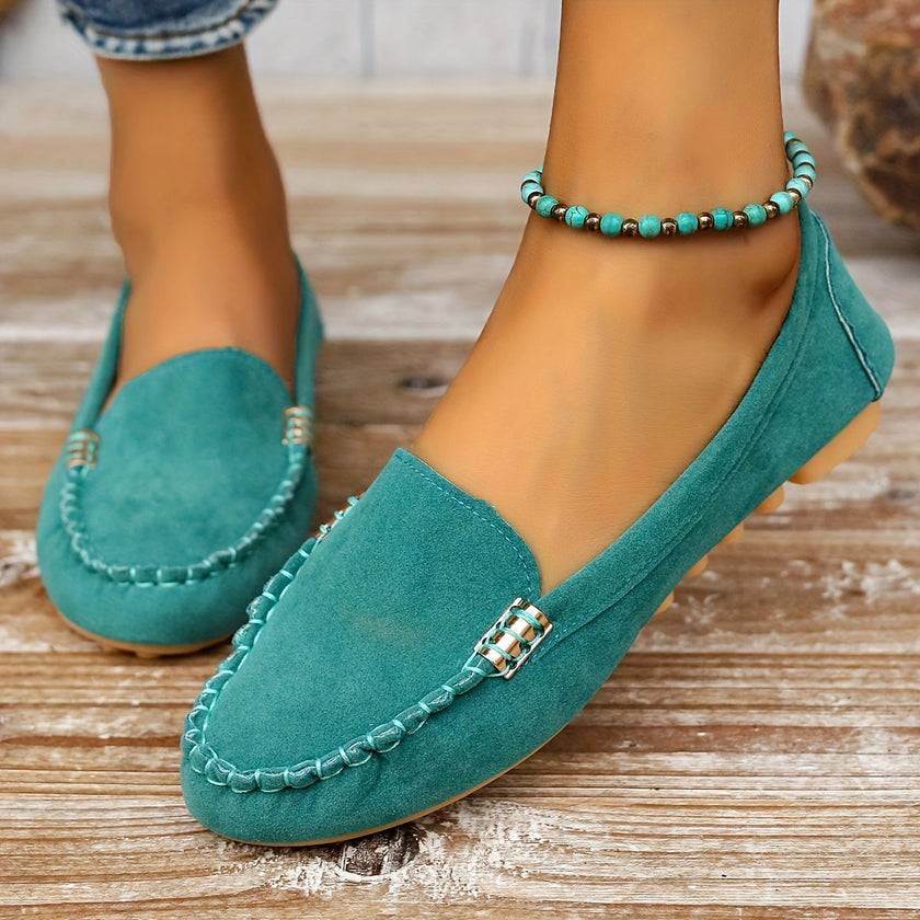 Linda - Mocassim de Condução com Costura Aparente e Detalhe Metálico