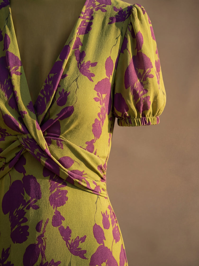 Violeta | Vestido Maxi Botânico com Decote Cruzado