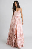 Vestido Elora com decote delicado e elegância romântica