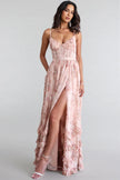 Vestido Elora com decote delicado e elegância romântica