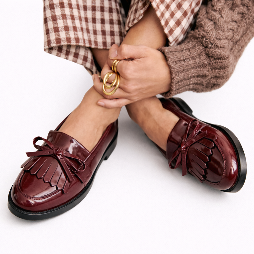Cordelia - Mocassim de Verniz com Franjas e Laço Fino