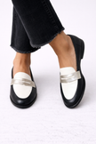 Willow - Mocassim Bicolor com Tira Frontal Metalizada