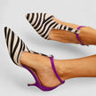 Sapatos de salto alto com padrão zebra, salto roxo e tira no tornozelo feminino