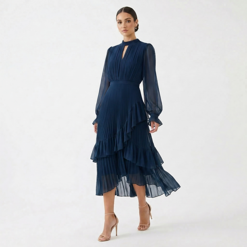 Mariana | Vestido Plissado com Mangas Fluídas e Folhos Assimétricos