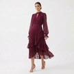 Mariana | Vestido Plissado com Mangas Fluídas e Folhos Assimétricos