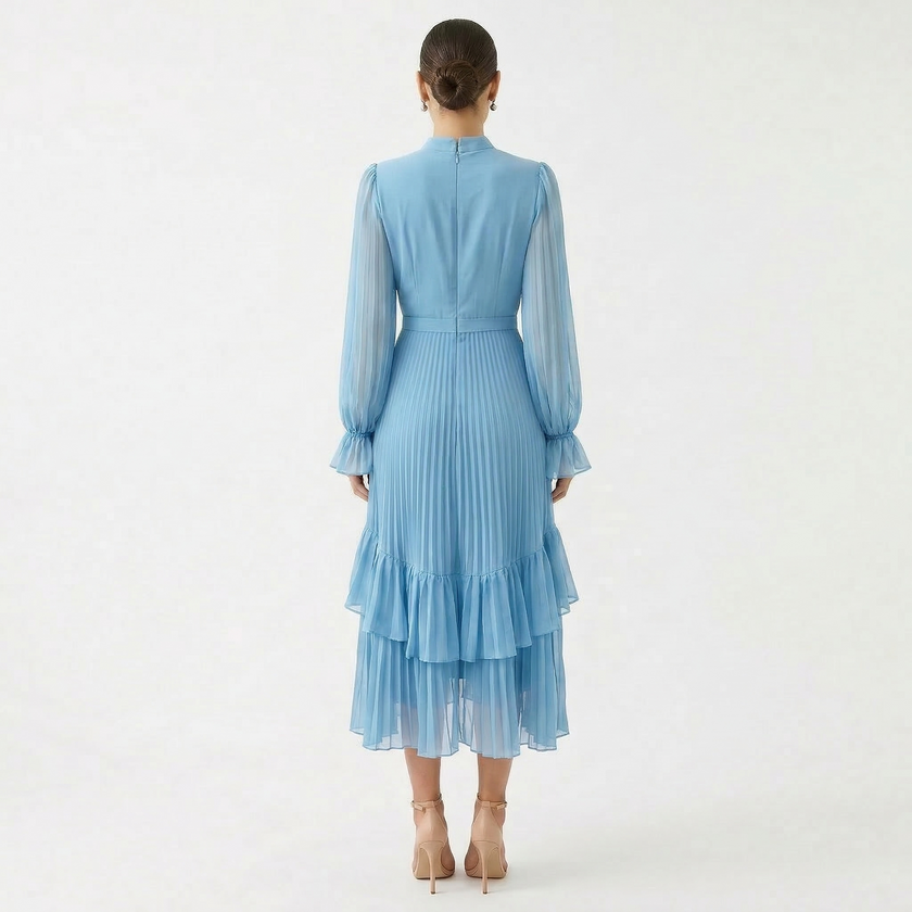 Mariana | Vestido Plissado com Mangas Fluídas e Folhos Assimétricos