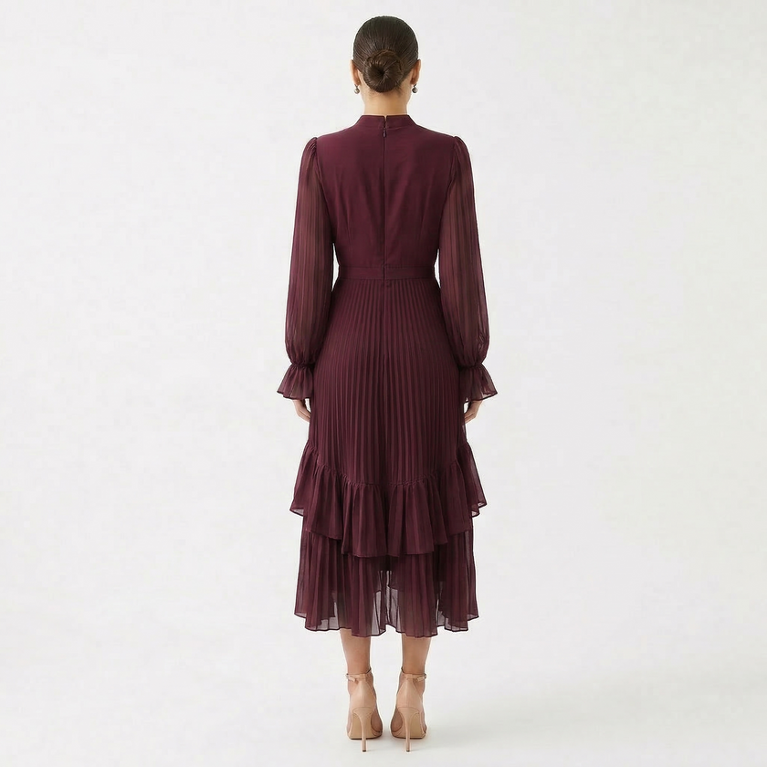 Mariana | Vestido Plissado com Mangas Fluídas e Folhos Assimétricos