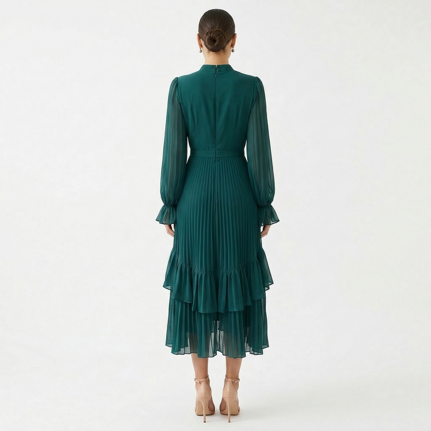 Mariana | Vestido Plissado com Mangas Fluídas e Folhos Assimétricos