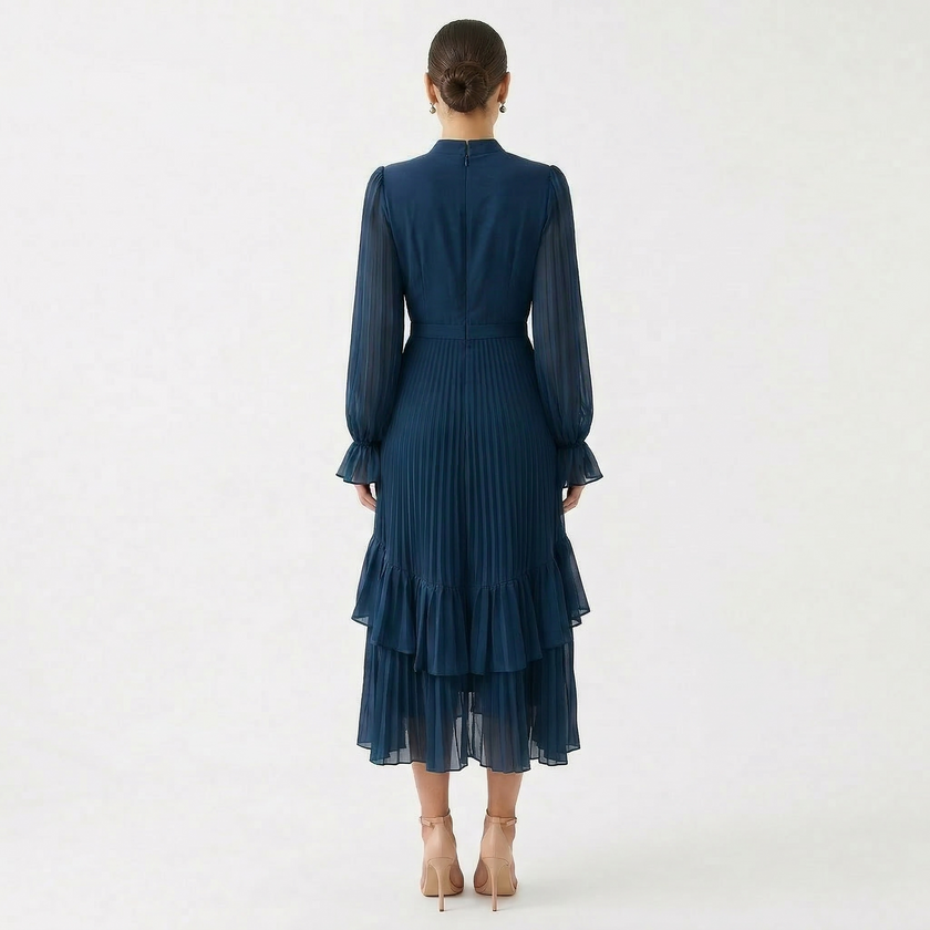 Mariana | Vestido Plissado com Mangas Fluídas e Folhos Assimétricos