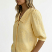 Alice | Blusa Romântica com Bordados de Margaridas