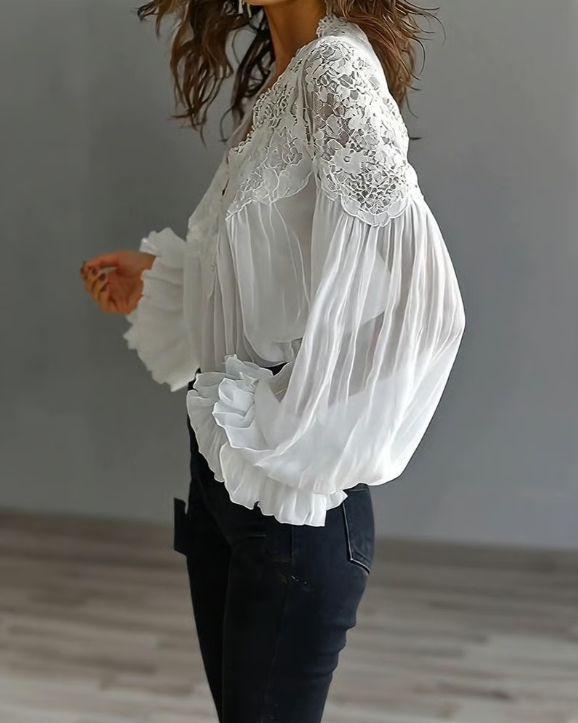 Laceva | Blusa com Renda Floral e Mangas Lanternas