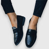 Jessie - Mocassim com Tira Frontal e Painel em Textura de Crocodilo