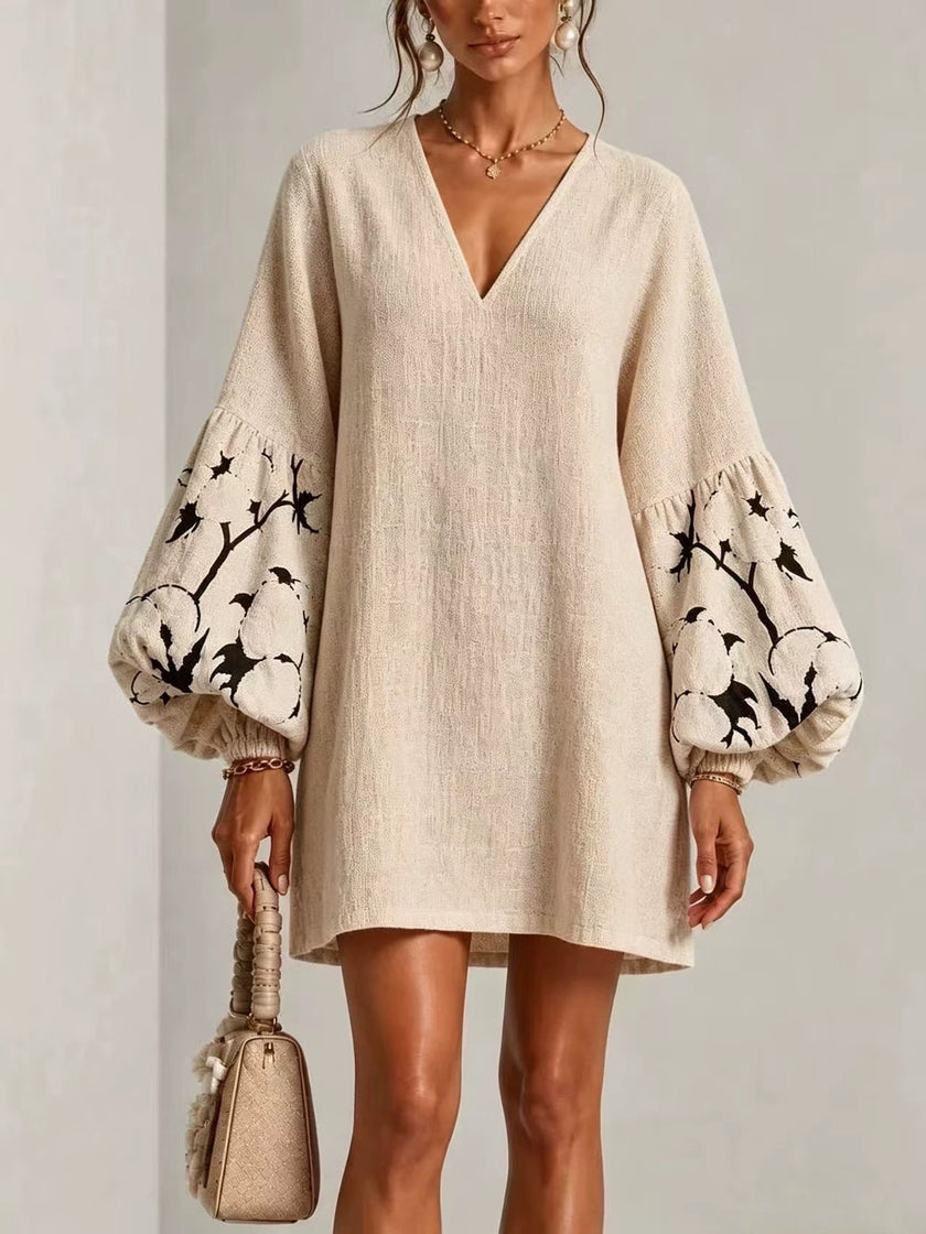 Carolina — Vestido Curto com Decote em V e Mangas Balão Estampadas