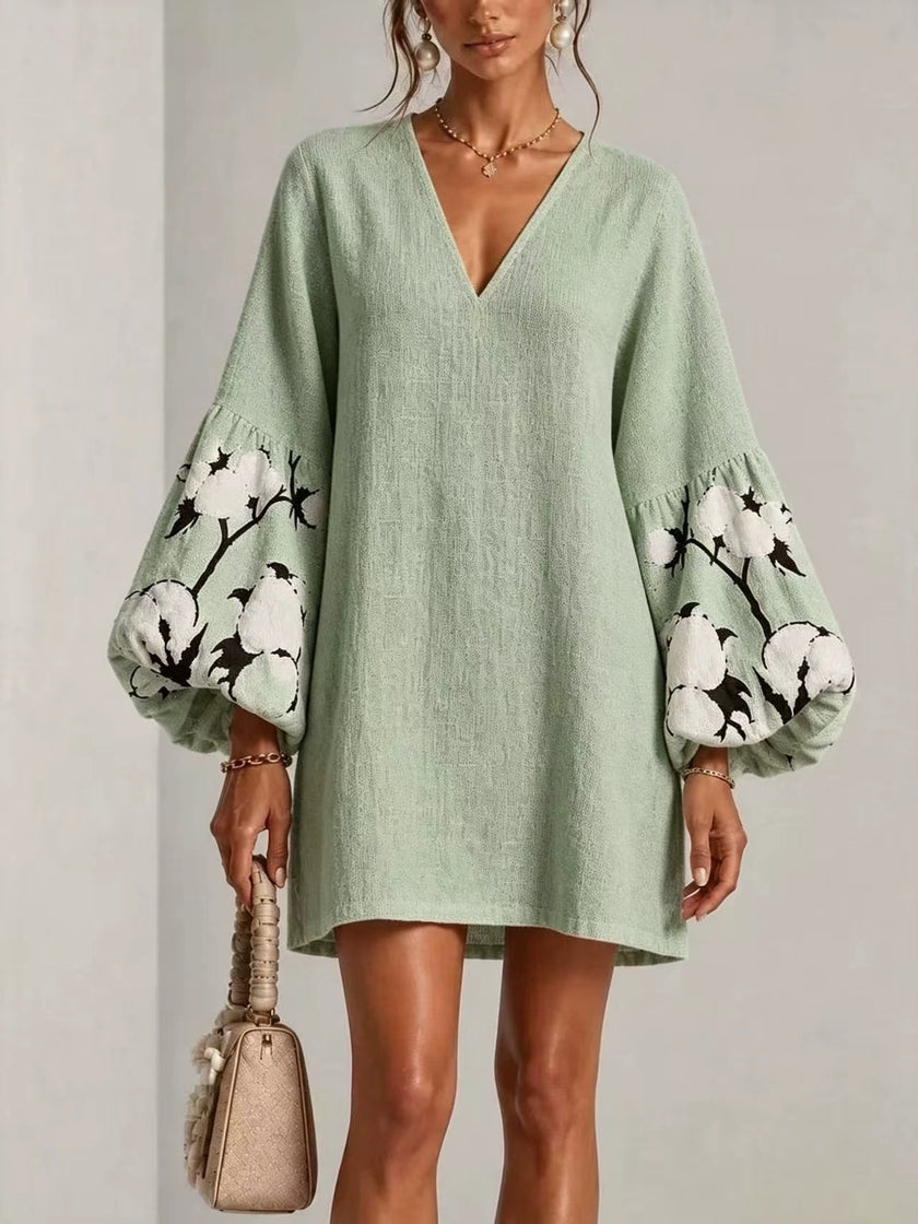 Carolina — Vestido Curto com Decote em V e Mangas Balão Estampadas