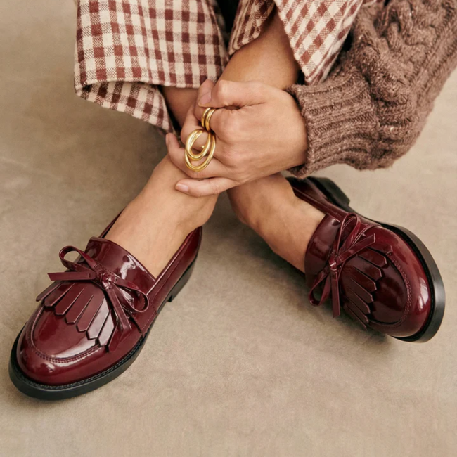 Cordelia - Mocassim de Verniz com Franjas e Laço Fino