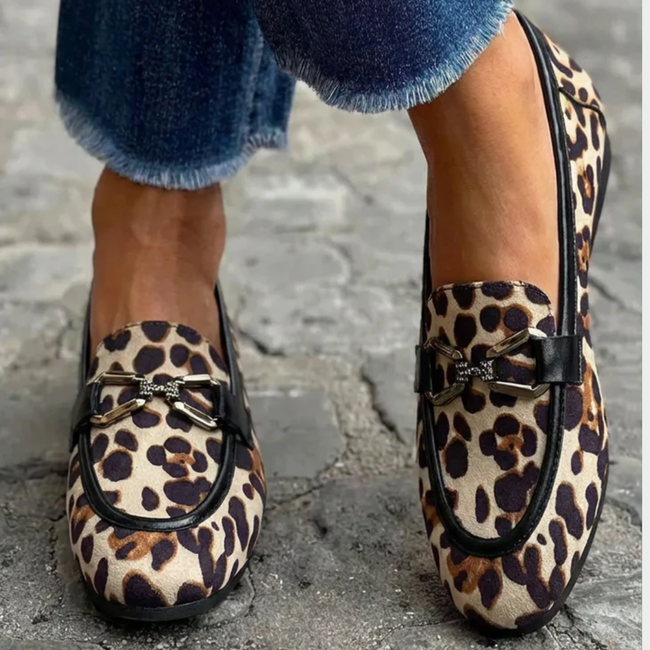 Geneva - Mocassim de Leopardo com Fivela de Strass e Vivo