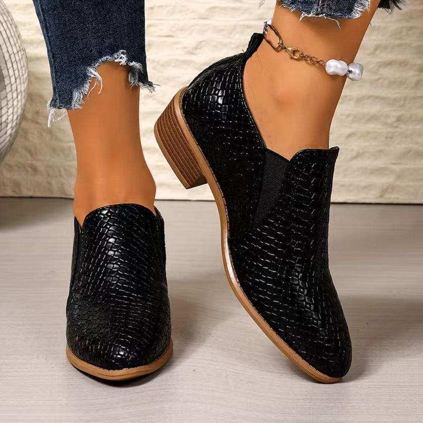 Rikke - Sapatos mocassins com bico fino e salto largo