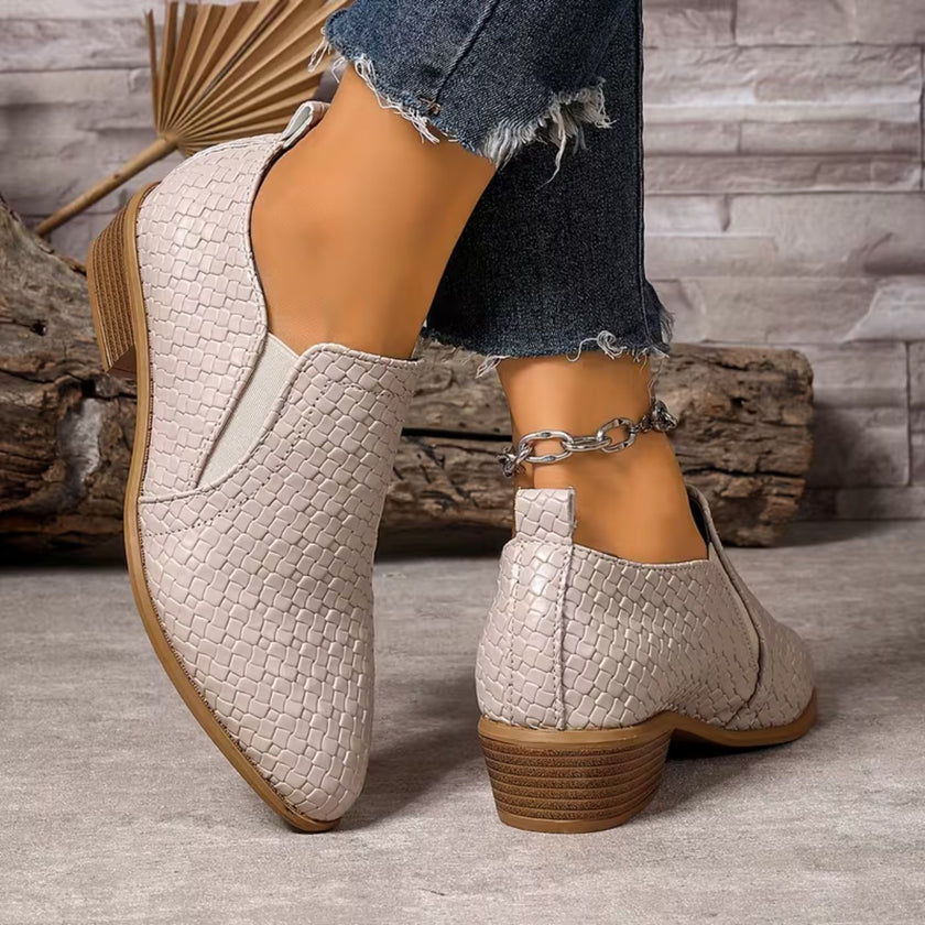 Rikke - Sapatos mocassins com bico fino e salto largo