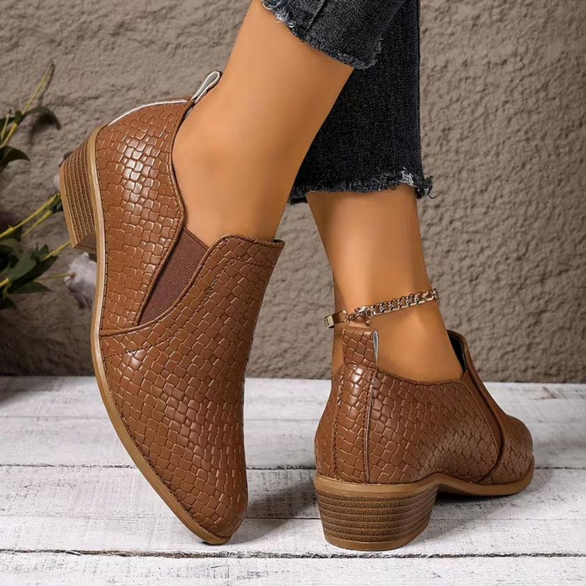 Rikke - Sapatos mocassins com bico fino e salto largo