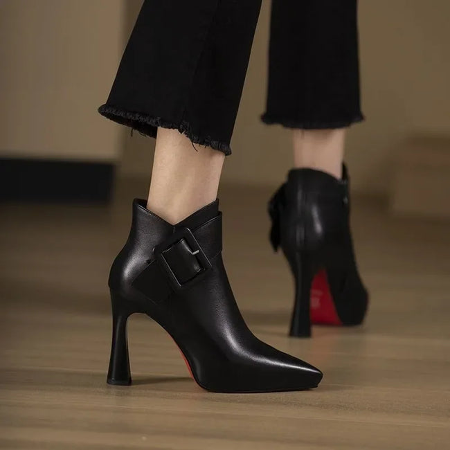 Penélope – Botins de salto alto com fivela