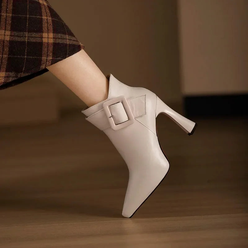 Penélope – Botins de salto alto com fivela