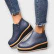 Samira – Botins de cunha com acabamento luminoso