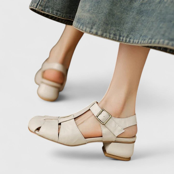 Marisa – Sapatos recortados em pele com salto baixo