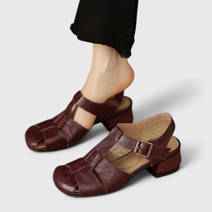 Marisa – Sapatos recortados em pele com salto baixo