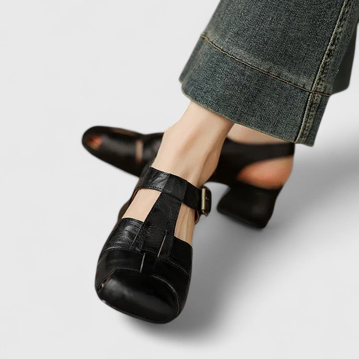 Marisa – Sapatos recortados em pele com salto baixo