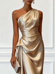 Vestido Lumière Assimétrico com Brilho Acetinado