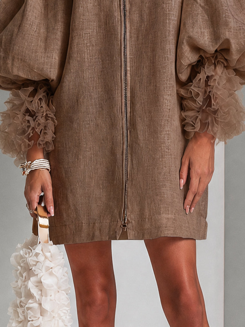 Cláudia — Vestido Curto com Fecho Frontal e Mangas Balão