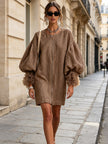 Cláudia — Vestido Curto com Fecho Frontal e Mangas Balão