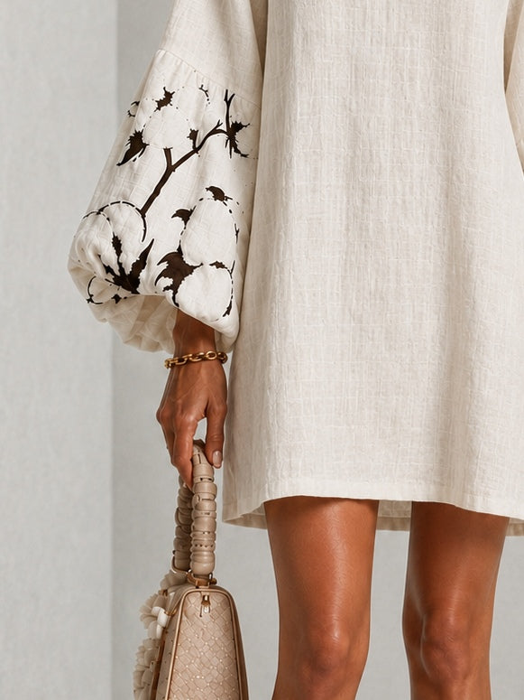 Carolina — Vestido Curto com Decote em V e Mangas Balão Estampadas