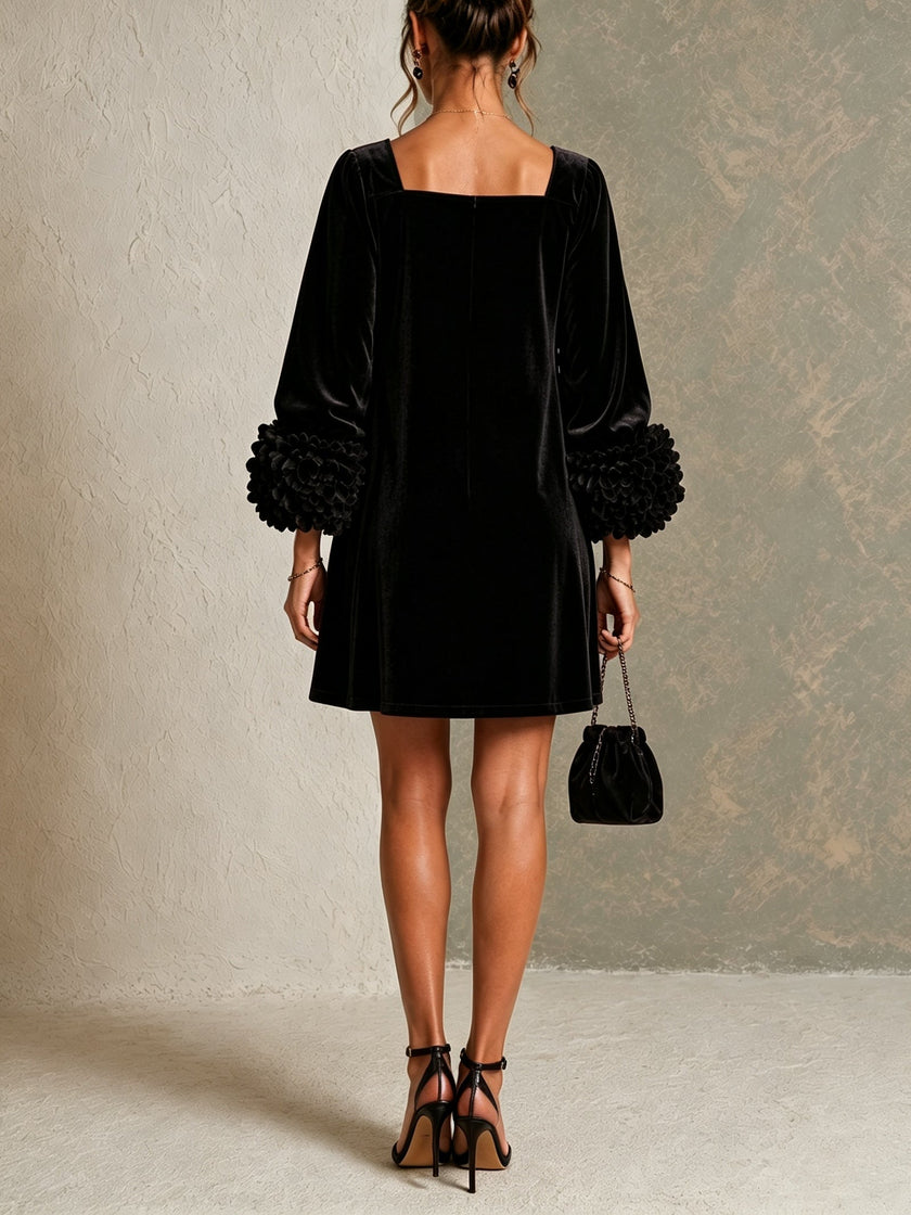 Celina — Vestido Curto com Decote Quadrado e Punhos com Folhos