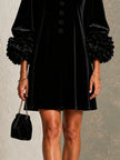Celina — Vestido Curto com Decote Quadrado e Punhos com Folhos