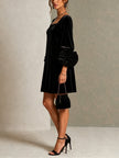 Celina — Vestido Curto com Decote Quadrado e Punhos com Folhos
