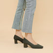 Mirela – Sapatos de salto bloco com linhas minimalistas