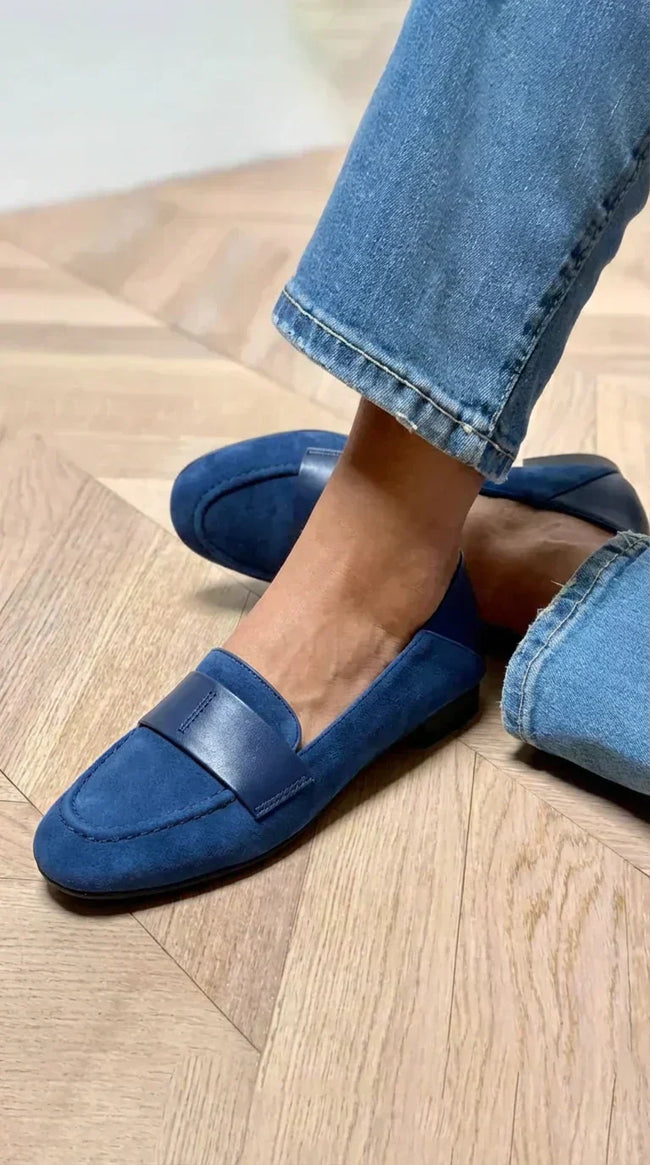 Elra - Mocassim com Tira Larga e Costura Decorativa Frontal
