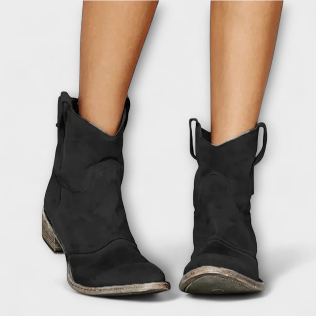 Salomé – Botins de camurça de inspiração western