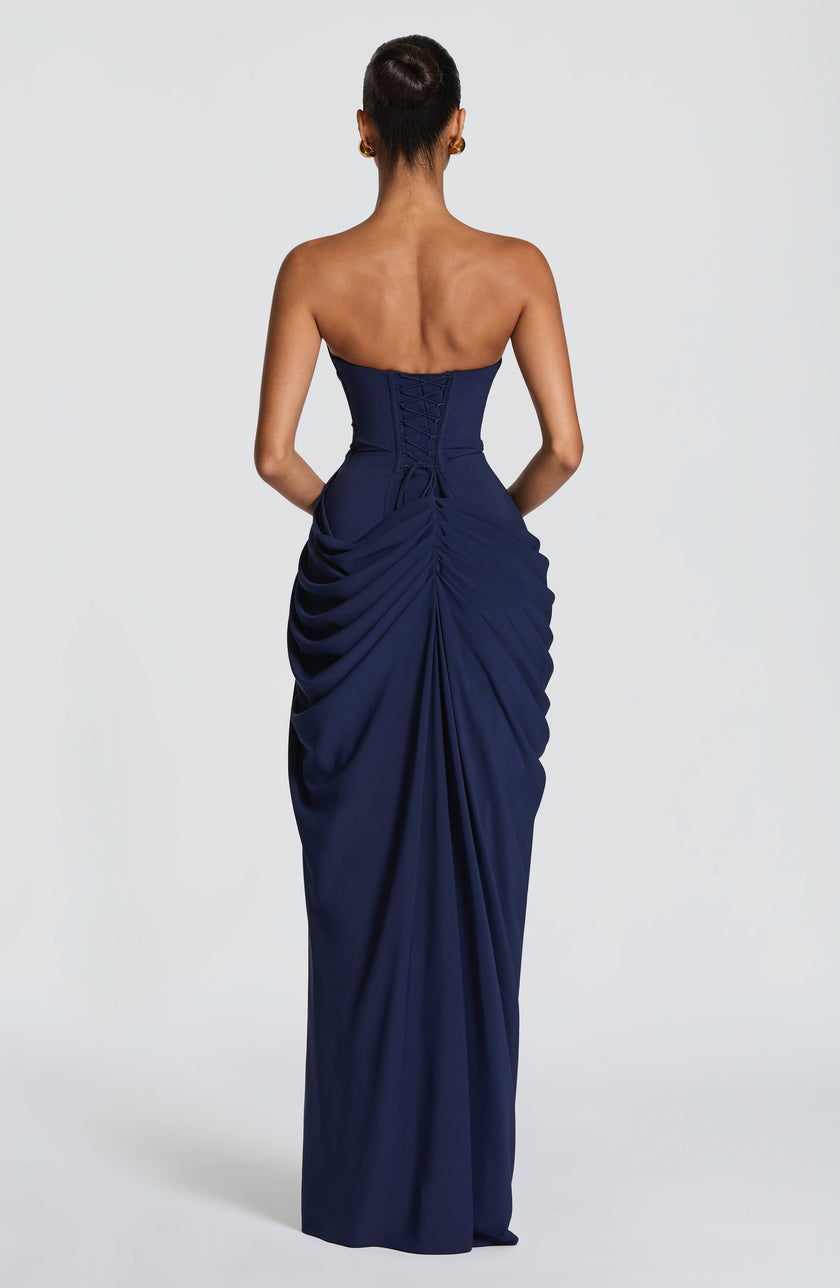 Lola - com drapeado sofisticado e presença elegante