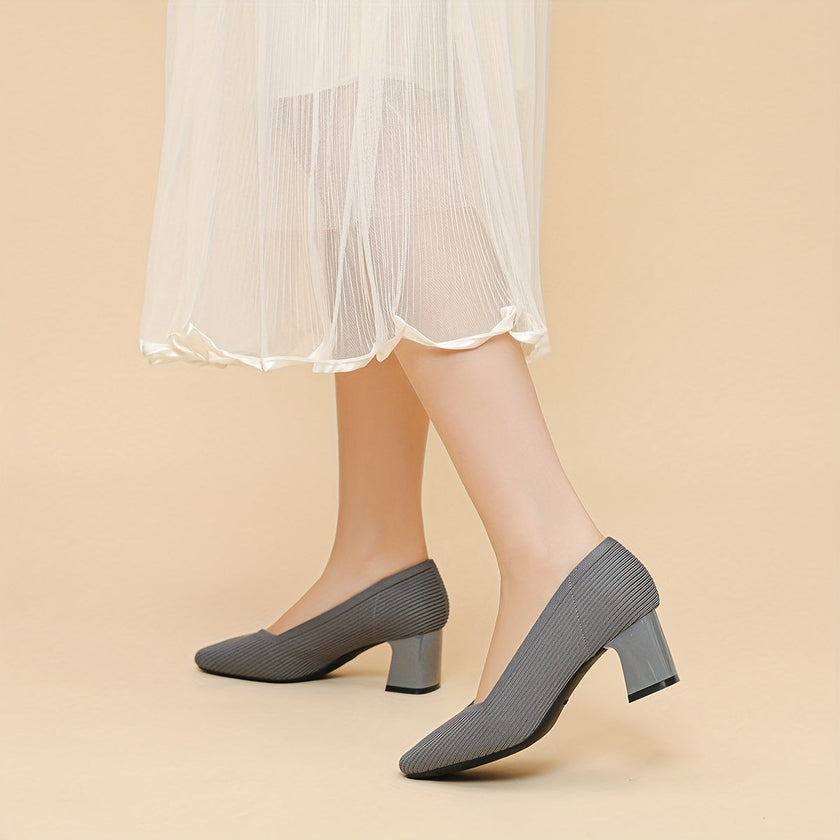 Mirela – Sapatos de salto bloco com linhas minimalistas